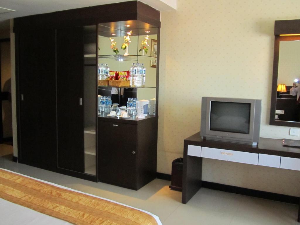 Antares Hotel Медан Экстерьер фото