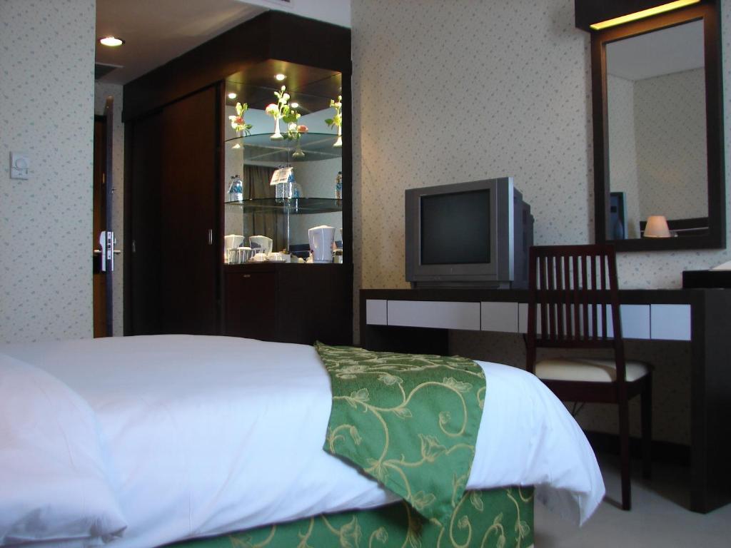 Antares Hotel Медан Экстерьер фото
